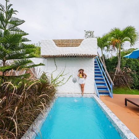 Le Resort And Villas Rawai Экстерьер фото A pool at a resort in Phuket, Thailand