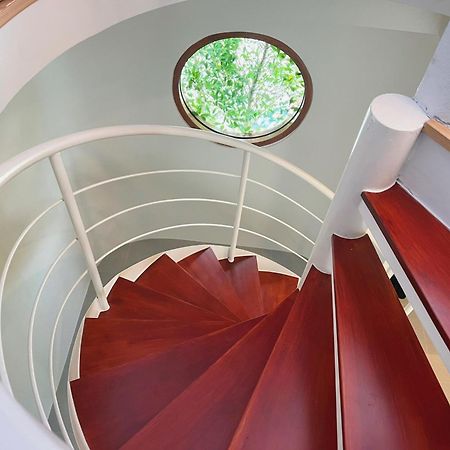 Le Resort And Villas Rawai Экстерьер фото Spiral staircase