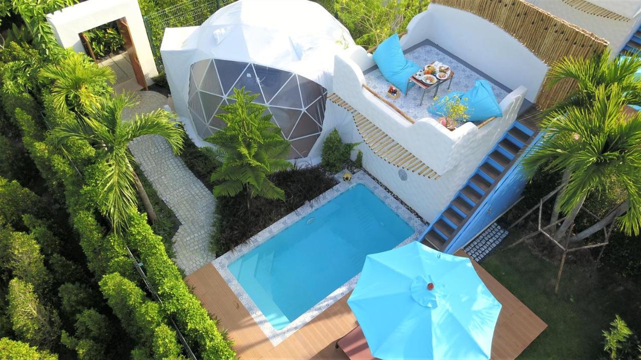 Le Resort And Villas Rawai Экстерьер фото A dome with a swimming pool