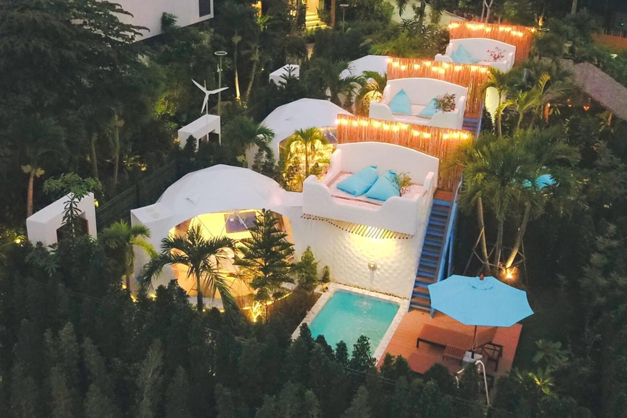 Le Resort And Villas Rawai Экстерьер фото The resort at night