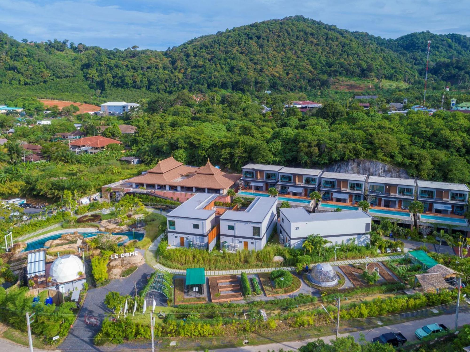 Le Resort And Villas Rawai Экстерьер фото The Village at Phuket International Academy