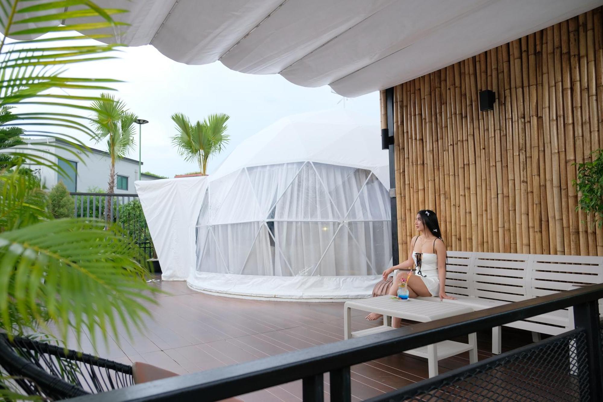 Le Resort And Villas Rawai Экстерьер фото The Bubble Hotel