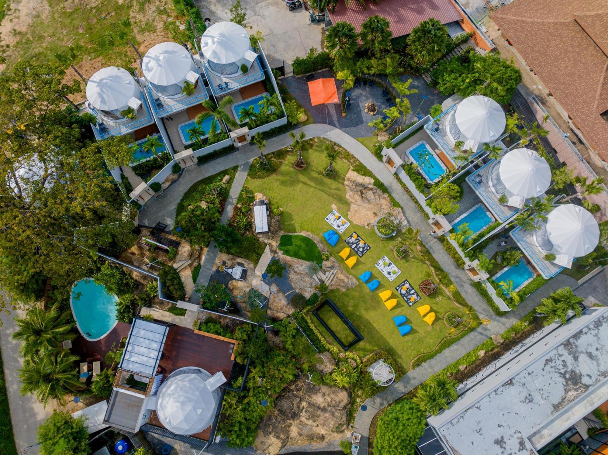 Le Resort And Villas Rawai Экстерьер фото Aerial view of the resort