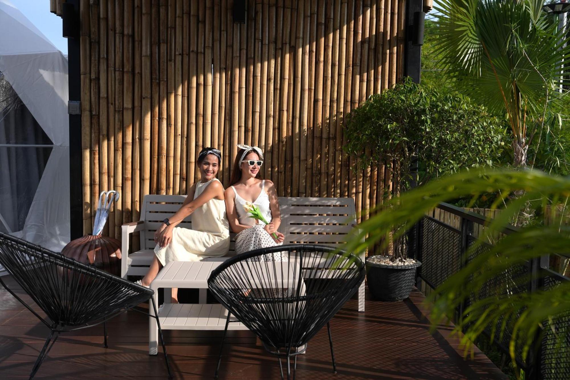 Le Resort And Villas Rawai Экстерьер фото A lesbian wedding in Cancun, Mexico