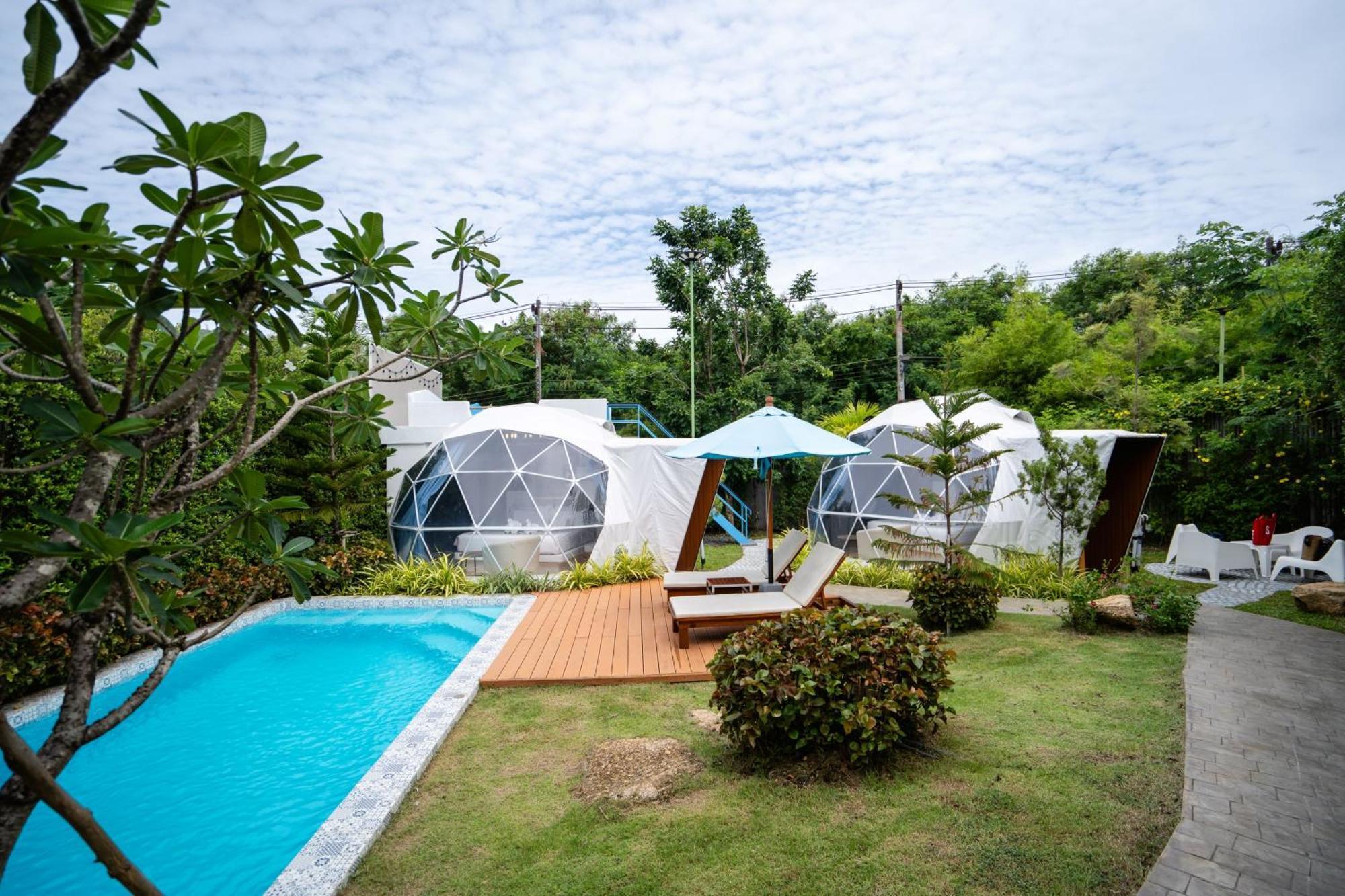 Le Resort And Villas Rawai Экстерьер фото The resort's pool and dome bungalows