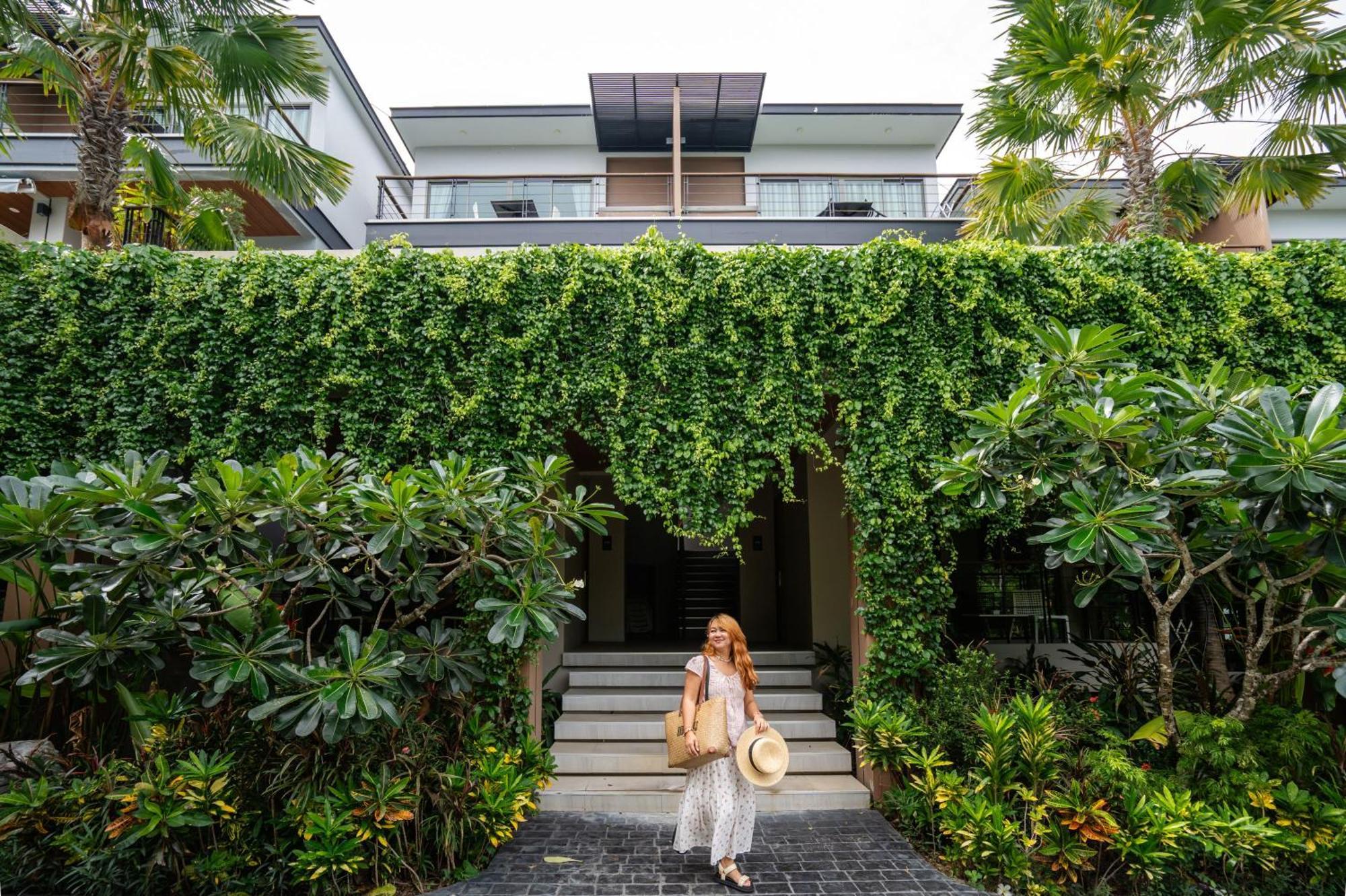 Le Resort And Villas Rawai Экстерьер фото The hotel's entrance